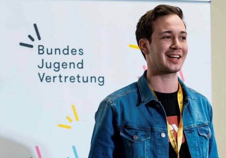 Julian Christian, Vorstand der Bundesjugendvertretung, nahm im OE1 Morgenjournal für die junge Generation Stellung auf OE1 - Foto: Bundesjugendvertretung