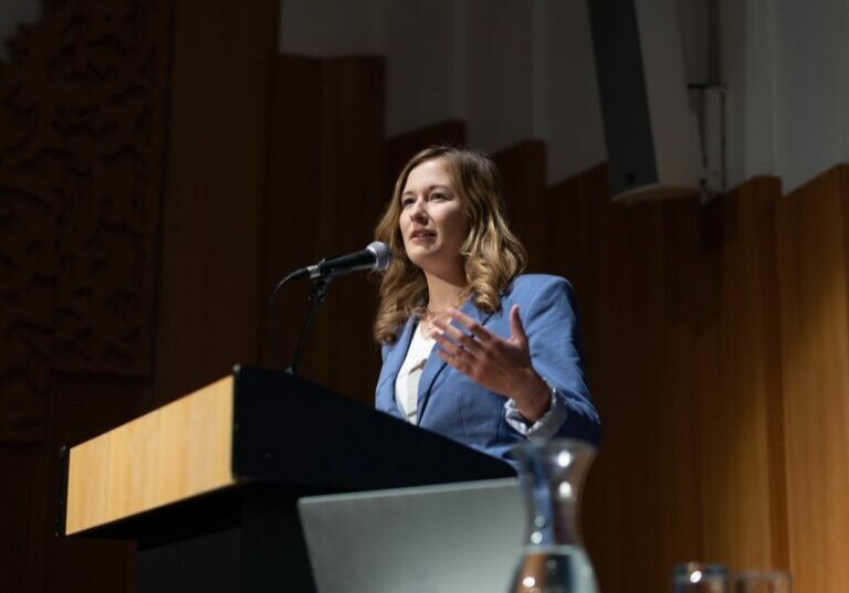 JVP-Bundesobfrau Claudia Plakolm begrüßt das Aus der Kalte Progression und hebt die Wichtigkeit der Steuerentlastung für Junge hervor. Foto: Alexander Zillbauer