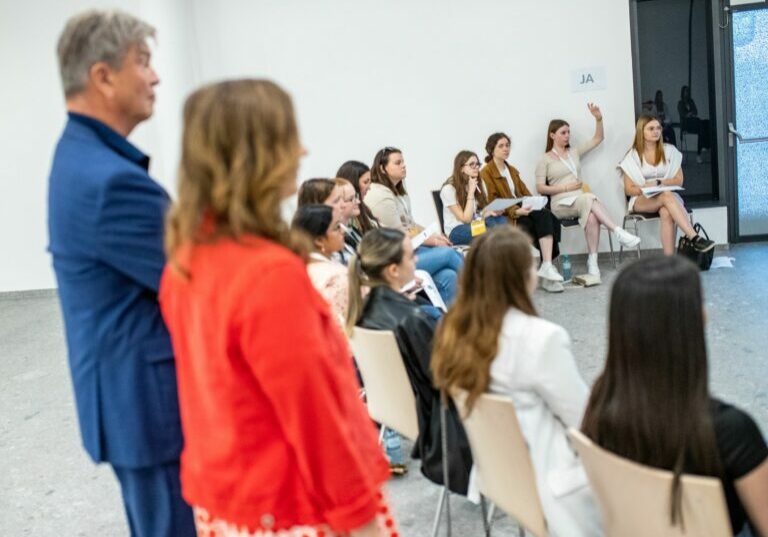 Staatssekretärin Claudia Plakolm zu Gast beim Zukunftstag der Lehre. Foto: BKA/ Melicharek