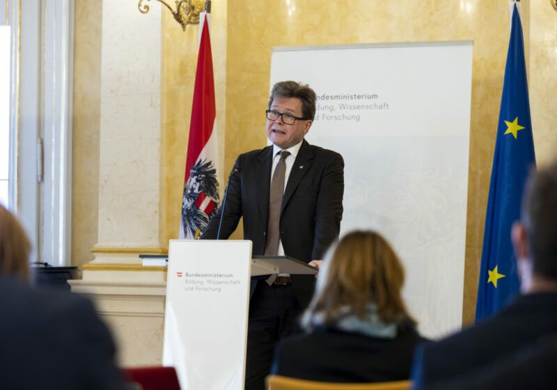 Um dem Lehrkräftemangel in Österreich entgegenzuwirken startet das Bildungsministerium unter Bildungsminister Martin Polaschek die Initiative „Klasse Job“. Damit soll das Lehramt attraktiver werden. Foto: BKA / Alexander Zillbauer