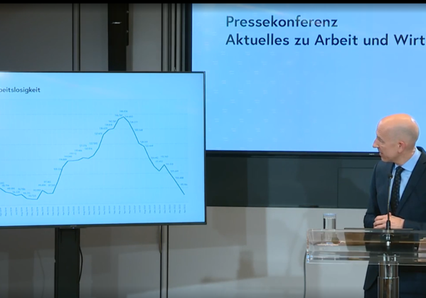 Bei seinem ersten Auftritt als neuer Arbeits- und Wirtschaftsminister gab Martin Kocher ein Update zur wirtschaftlichen Lage des Landes. Foto: Screenshot Zur-Sache