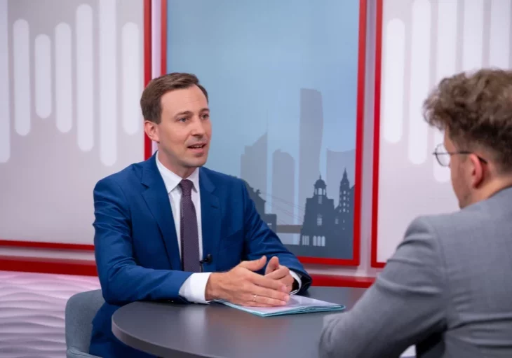 ÖVP-Generalsekretär Nico Marchetti betont, dass im Doppelbudget neue Steuerbelastungen verhindert werden konnten. Er lobt die geplante Lohnnebenkostensenkung. Foto: Volkspartei