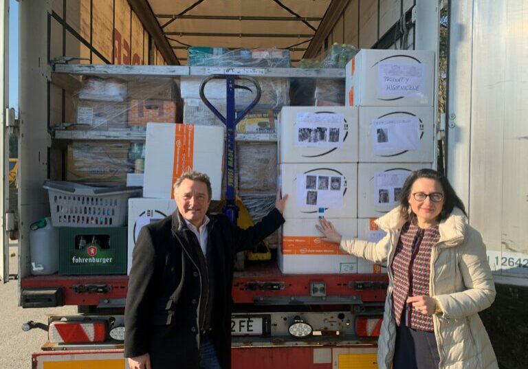 Die ÖVP-Abgeordneten Gudrun Kugler und Norbert Sieber brachten 22 Tonnen Hilfsgüter in über Polen in die Ukraine. Foto: instagram.com/Gudrun Kugler