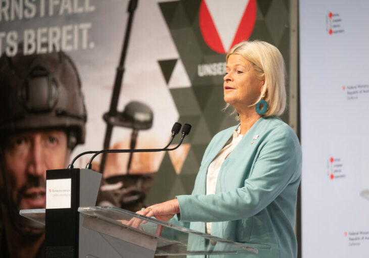 Im Jahr hatte Österreich die Präsidentschaft der „Central European Defence Cooperation“ (CEDC) inne. Im Zentrum der Gespräche waren vor allem der Ukraine Krieg, die Inklusion der Westbalkanländer in die CEDC und die Förderung der regionalen Kooperation bevor im kommenden Jahr Tschechien die Präsidentschaft übernimmt. Foto: Laura Heinschink