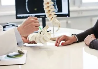 Neue Initiativen für Vorbeugung und Vorsorge sind Teile des Reformpakets zur Gesundheit, das der Sommerministerrat verabschiedete. Die Reaktionen aus Medizin und Interessenvertretung fallen positiv aus. Foto: Ligamenta-Wirbelsäulenzentrum/pixelio