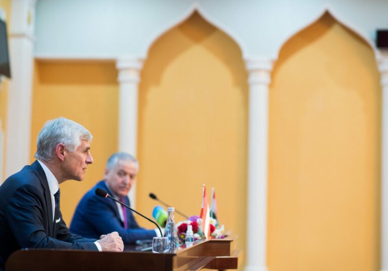 Zur Lage in Afghanistan beriet sich Außenminister Linhart direkt in der Region. Foto: BMEIA/ Gruber