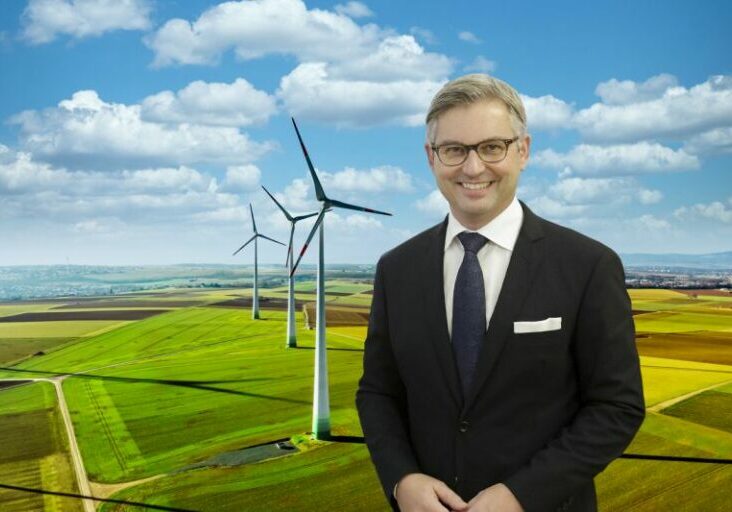 Finanzminister Magnus Brunner: Die Mittel für den Klimaschutz müssen jetzt abgeholt und wirksam eingesetzt werden. Das Finanzministerium hat im Klimaressort „erhebliche Potenziale für Einsparungen und für Verbesserungen festgestellt“. Foto: BKA / Andy Wenzel / iStock ljubaphoto