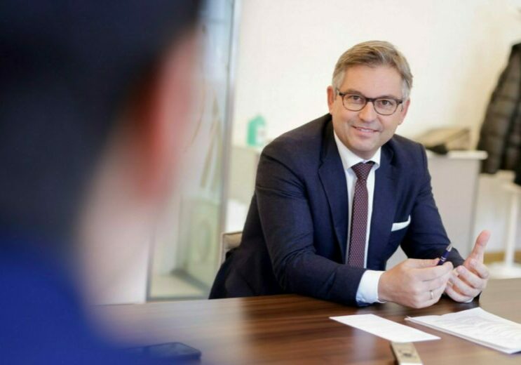 Laut Finanzminister Magnus Brunner werden nun nach Arbeitnehmern und Pensionisten auch Unternehmen und Land- und Forstwirte entlastet. Foto: BMF