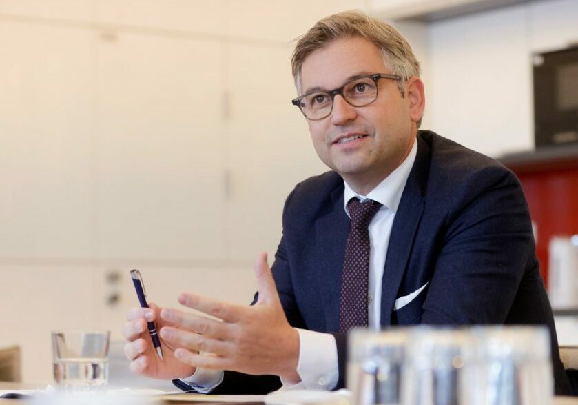 Für Finanzminister Magnus Brunner haben die Hilfsinstrumente der Regierung während Corona vor hoher Arbeitslosigkeit und Insolvenzen geschützt. Jetzt wird für die notwendige Transparenz gesorgt. Foto: BMF