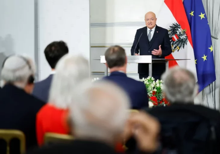 „Mit dem 8. Mai 1945 fand das dunkelste Kapitel der österreichischen Geschichte sein Ende“, erklärte Bundeskanzler Christian Stocker. Foto: BKA/Andy Wenzel