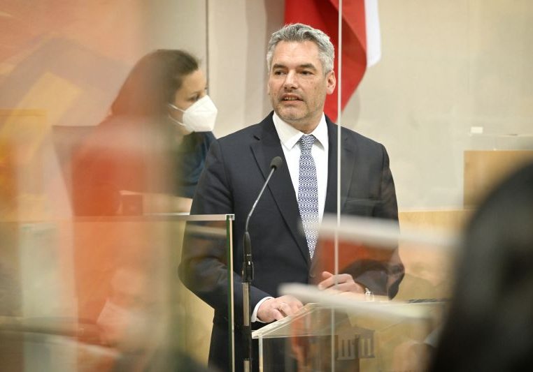 Erklärung von Bundeskanzler Karl Nehammer zur Situation in der Ukraine und Vorstellung des neuen Gesundheits- und Sozialministers der Grünen Johannes Rauch. Foto: Parlamentsdirektion / Johannes Zinner
