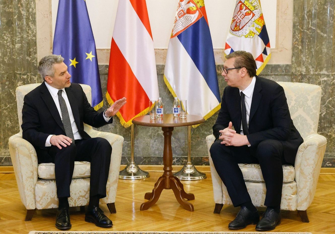 Am Westbalkan: Bundeskanzler Nehammer im Gespräch mit Serbiens Präsident Aleksandar Vucic. Foto: BKA/Dragan Tatic