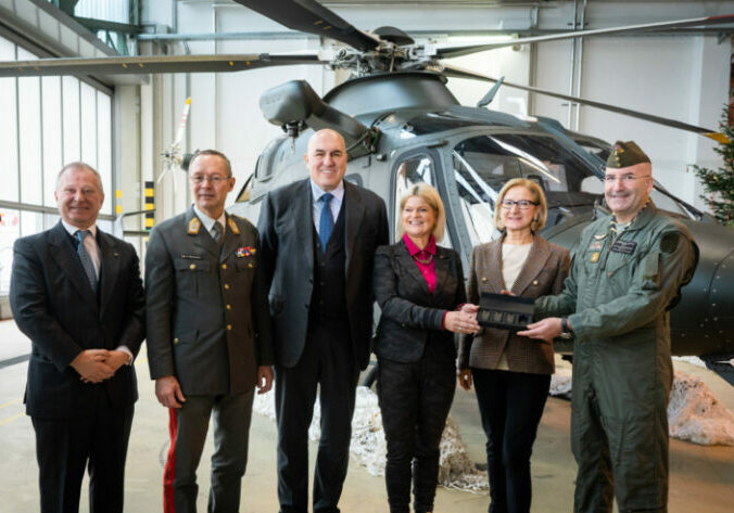 Das Bundesheer bezieht bereits Hubschrauber Leonardo AW169: Klaudia Tanner mit Ressortkollegen Guido Crosetto