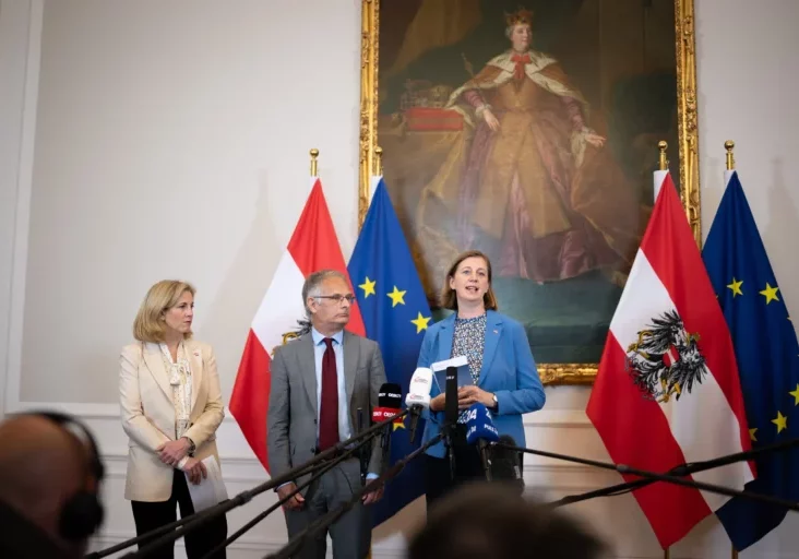 Die Staatssekretärin im Finanzministerium, Barbara Eibinger-Miedl, sieht Österreich vor einem wirtschaftlichen Aufschwung stehen. Foto: BKA/Paul Gruber