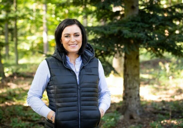 Landwirtschaftsministerin Elisabeth Köstinger verlängert den Waldfonds. Foto: BMLRT/Paul Gruber