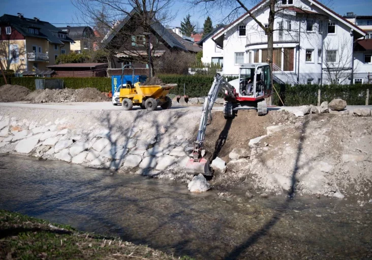 Bei Schäden durch Hochwasser bietet das Finanzamt steuerliche Erleichterungen. Für Hochwasserschutz und Revitalisierungsprojekte werden jedes Jahr rund 200 Millionen Euro ausgegeben. Bei den jüngsten Unwetter im Süden Österreichs konnten somit Schäden in der Höhe von rund 100 Millionen Euro verhindert werden. Foto: BML/Paul Gruber