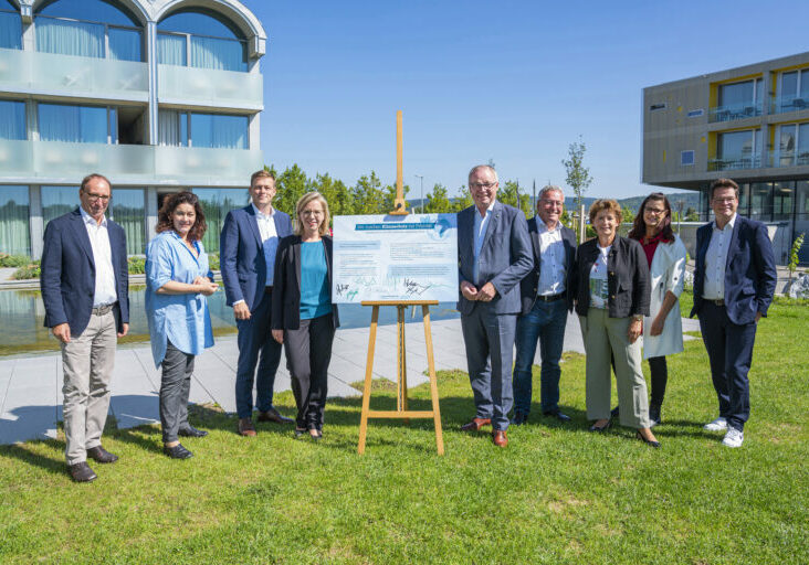 Konferenz in Langenlois: Landesrat Johannes Rauch, LH-Stv. Ingrid Felipe, Landesrat Stefan Kaineder, Bundesministerin Leonore Gewessler, LHStv. Stephan Pernkopf, LHStv. Heinrich Schellhorn, Landesrätin Ursula Lackner, Landesrätin Sara Schaar, Stadtrat Jürgen Czernohorszky; Foto: Kaufmann