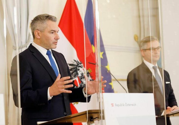Bundeskanzler Karl Nehammer und Finanzminister Magnus Brunner nach dem Ministerrat am Mittwoch. Foto; BKA/ Dragan Tatic