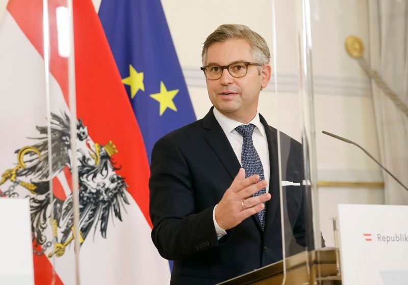 Finanzminister Magnus Brunner sieht die Wirtschaft gegen Lockdowns resilienter werden. Foto: BKA / Dragan Tatic