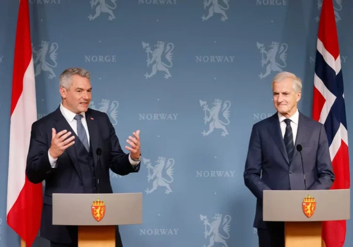 In Sachen CO2 Speicherung sieht Bundeskanzler Karl Nehammer Norwegen als Vorbild. Am Mittwoch traf er seinen Amtskollegen in Oslo. Foto: BKA/Dragan Tatic