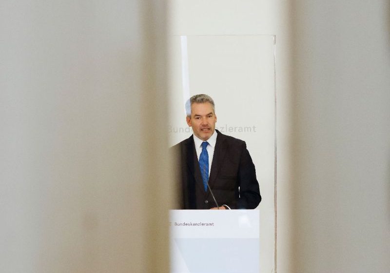 Bundeskanzler Karl Nehammer lädt aufgrund der steigenden Energiepreise erneut zu einem Gipfel ins Bundeskanzleramt. Foto: BKA / Dragan Tatic
