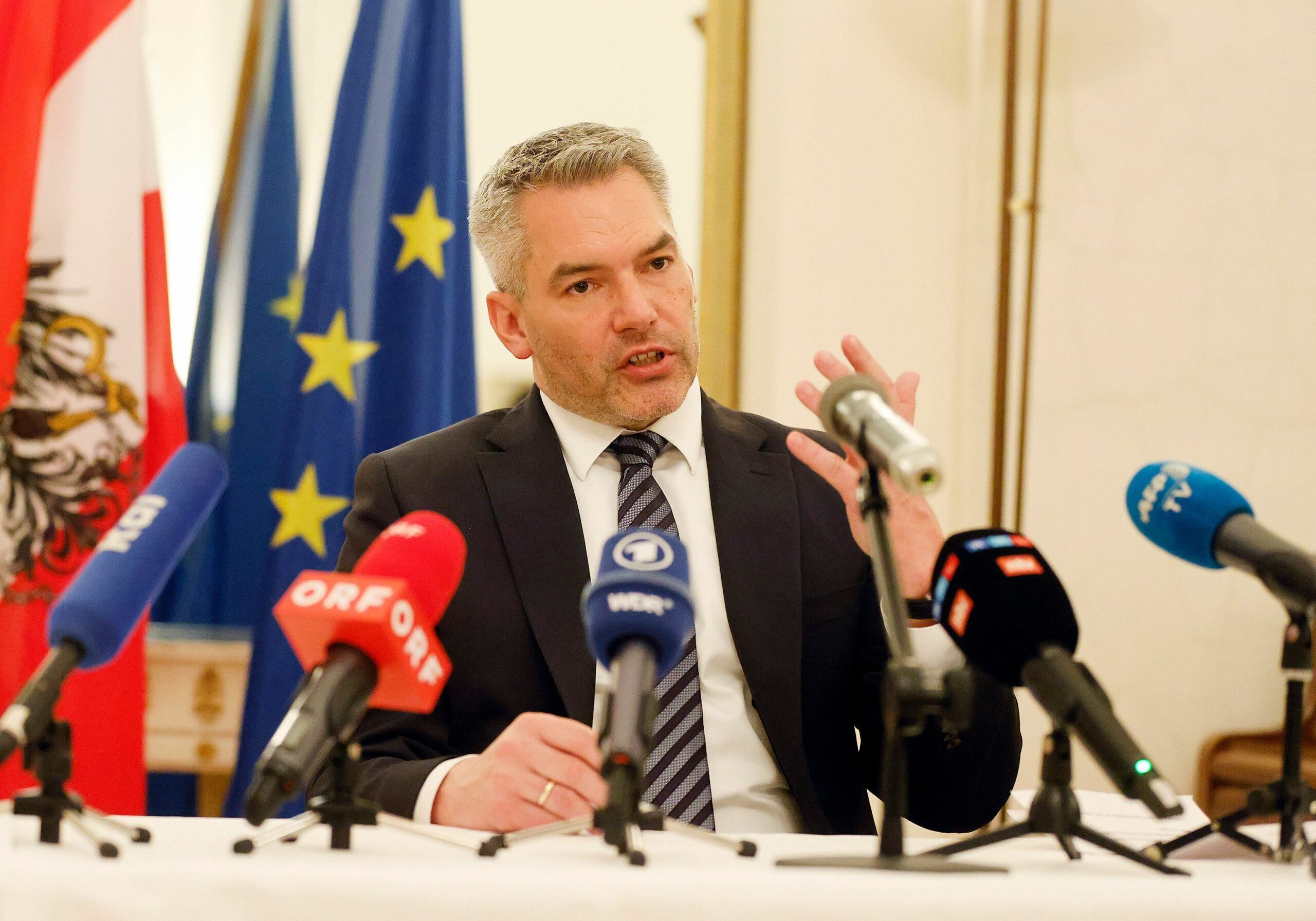 "Es war kein Freundschaftsbesuch". Bundeskanzler Karl Nehammer zog nach dem Treffen mit Putin Bilanz. Foto: BKA / Dragan Tatic