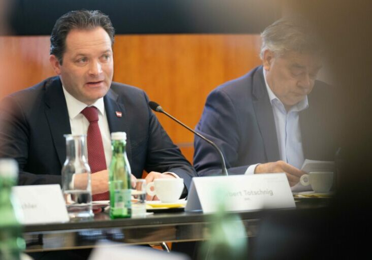Bessere Preise durch bessere Vermarktung: Minister Norbert Totschnig. Foto: BML / Hemerka
