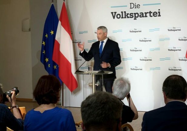 Bundeskanzler Karl Nehammer präsentierte an der Politischen Akademie sein neues Regierungsteam. Foto: Zur-Sache.at / Michael Tögel