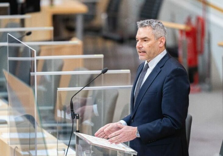 Am 3. Februar 2022 sprach Bundeskanzler Karl Nehammer in der Aktuellen Stunde bei der Bundesratssitzung im Parlament. Foto: BKA / Florian Schrötter