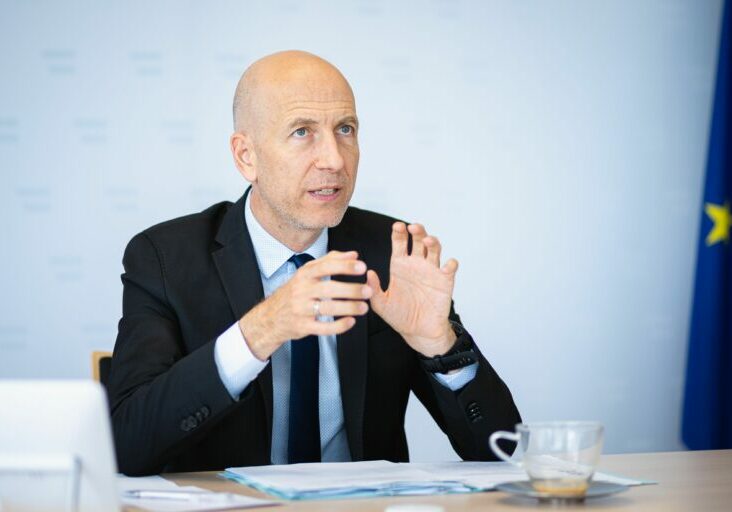 Minister Kocher zeigt sich erfreut über die geringe Arbeitslosigkeit, Foto: BKA/Florian Schrötter