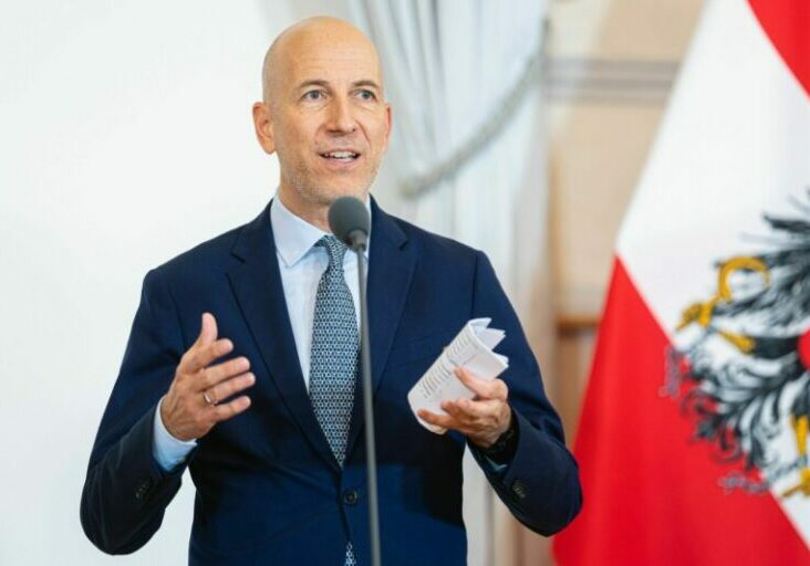 Eine Analyse des Wirtschaftsministeriums sieht die heimischen KMU von Optimismus geprägt. Minister Martin Kocher sieht darin auch eine hohe Resistenz in wirtschaftlich herausfordernden Zeiten. Foto: BKA / Florian Schrötter