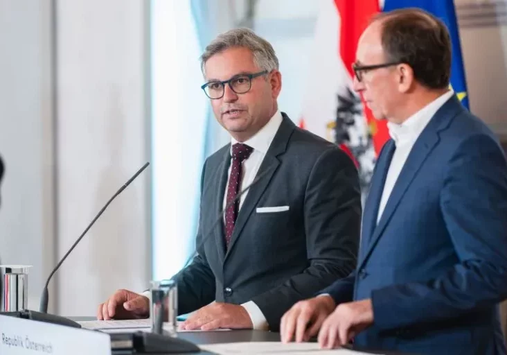 Mehr Mittel für Gesundheit und Pflege: Finanzminister Magnus Brunner und Sozialminister Johannes Rauch präsentierten die grundsätzliche Einigung zum Finanzausgleich. Foto: Bka/Florian Schrötter