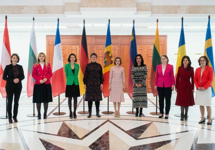 Am 8. März 2023 reiste Bundesministerin Karoline Edtstadler (l.) zu einem Arbeitsbesuch nach Chisinau. Im Bild mit der moldauischen Präsidentin Maia Sandu (5.v.l.).