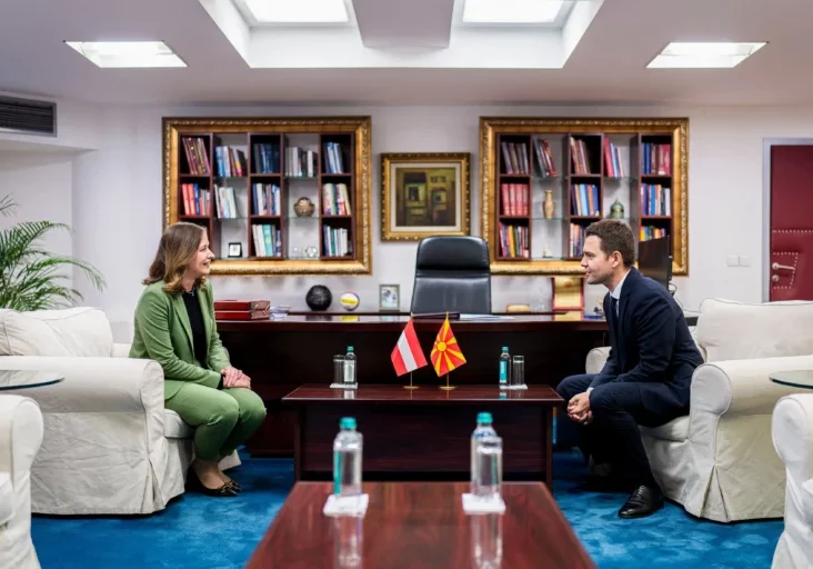 Bei ihrer 6-tägigen Westbalkantour traf Europaministerin Klaudia Plakolm auch den nordmazedonischen Außenminister. Foto: BKA/Florian Schrötter