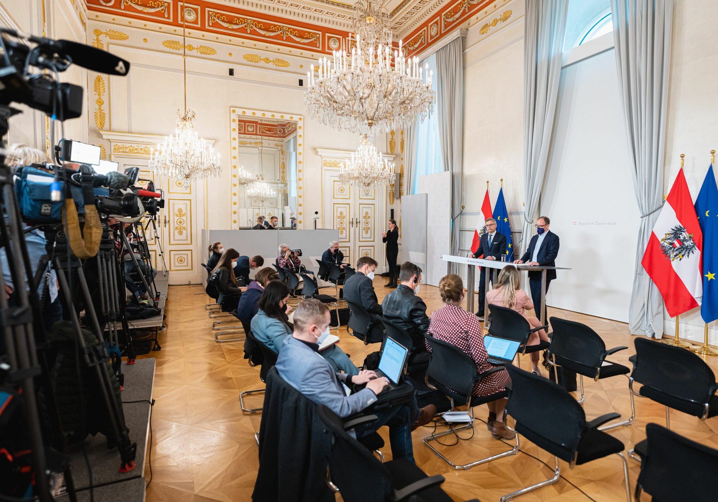 Im Pressefoyer nach dem Ministerrat wurden von Finanzminister Magnus Brunner die Eckpunkte der neuen Expertengruppe präsentiert. Foto: BKA / Florian Schrötter