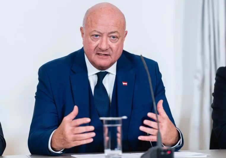 Bundeskanzler Christian Stocker: Inflation senken, Wachstum erhöhen, null Toleranz gegenüber Intoleranten. Foto: Bka