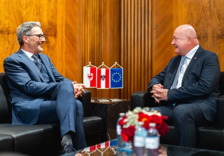 Südtirols Landeschef Arno Kompatscher wurde am Freitag von Bundeskanzler Christian Stocker in Wien empfangen. Foto: BKA/Florian Schrötter