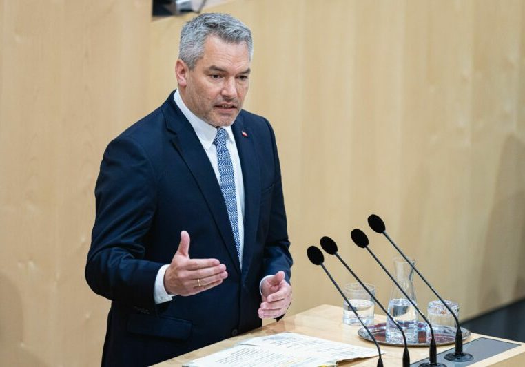 Mit August beginnt die Entlastungswelle zu rollen und im Herbst kommt die Energiepreisbremse. Das gab Bundeskanzler Karl Nehammer im Krone-Sommergespräch am Mittwoch bekannt. Foto: BKA / Florian Schrötter