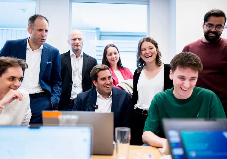 Machte sich selbst ein Bild vom 2. Hackathon. Digitalisierungsstaatssekretär Alexander Pröll. Foto: BKA/Florian Schrötter
