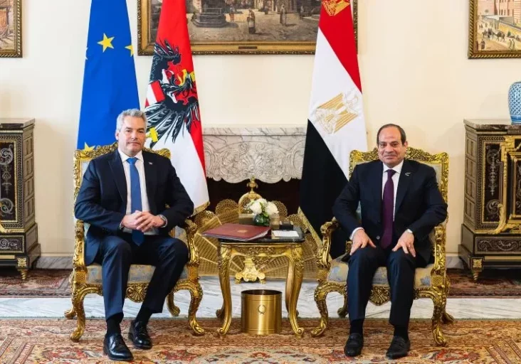 Bundeskanzler Karl Nehammer reiste mit einer EU-Delegation zu einem Arbeitsbesuch nach Ägypten. Mit dem Präsidenten der Arabischen Republik Ägypten, Abdel Fattah El Sisi wurden Abkommen über Wirtschaftshilfen und Migration vereinbart. Foto: Bka/Florian Schrötter
