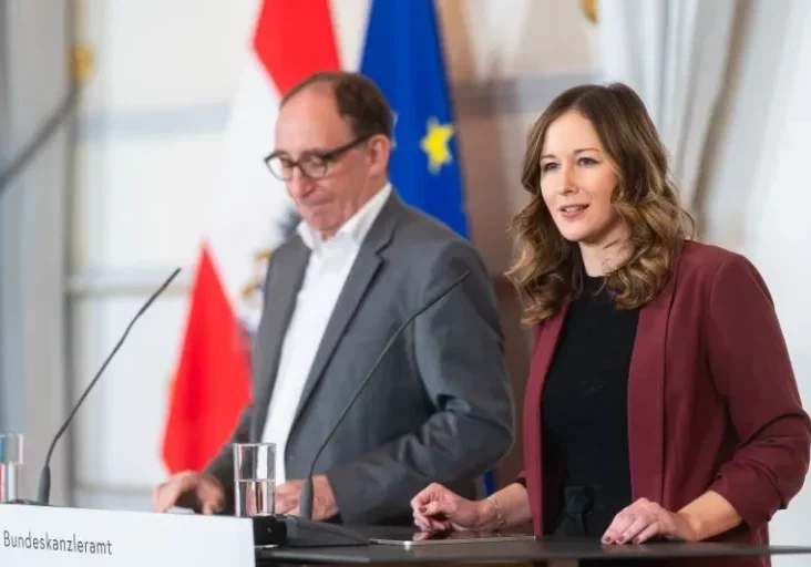 Nationaler Aktionsplan Kindergarantie: Bedürftige Kinder sollen Chancen erhalten, sagen Sozialminister Johannes Rauch und Jugend-Staatssekretärin Claudia Plakolm. Foto: Bka/Florian Schrötter