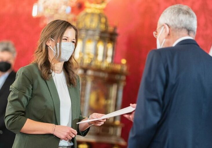 Montag wurde Claudia Plakolm als Staatsekretärin für Jugend durch Bundespräsident Alexander van der Bellen angelobt. Foto: BKA / Florian Schrötter