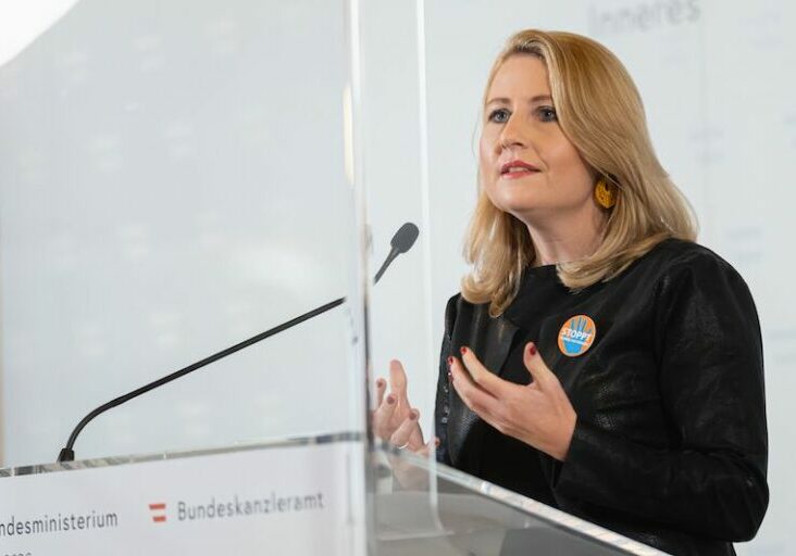 Frauenministerin Susanne Raab spricht zum 2. Gewaltschutzgipfel in Wien. Foto: BKA / Florian Schrötter