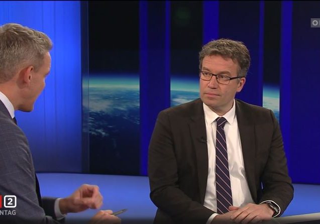 AMS-Chef Johannes Kopf im Interview in der ZiB2 - Screenshot: ORF