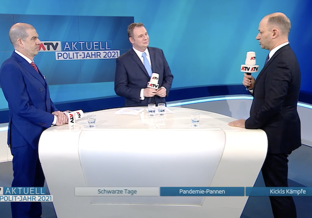 In ATV Aktuell diskutiert Meinungsforscher Peter Hajek und Politberater Thomas Hofer über das Polit-Jahr 2021. Screenshot: ATV Aktuell