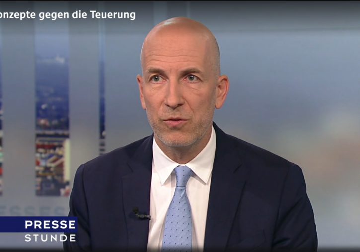 Konzepte gegen die Teuerung und für die Erhaltung der Kaufkraft: Arbeitsminister Martin Kocher in der Pressestunde mit Hanna Kordik (Die Presse) und Christoph Varga (ORF). Screenshot ORF/Zur-Sache