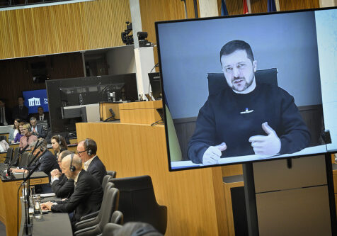 Videoansprache des ukrainischen Präsidenten Wolodymyr Selenskyj: Appell für Frieden und Unterstützung. Foto: Parlament / Johann Zinner