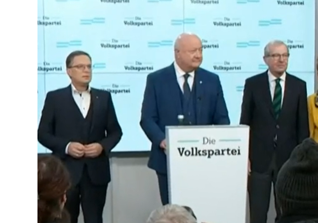 Die ÖVP mit Klubobmann August Wöginger (l.) bestellte Generalsekretär Christian Stocker (M.) zum geschäftsführenden Parteiobmann. Bundespräsident Alexander Van der Bellen empfängt FPÖ-Obmann Herbert Kickl am Drei-Königs-Tag in der Hofburg. Fotos. Screenshot oe24.tv