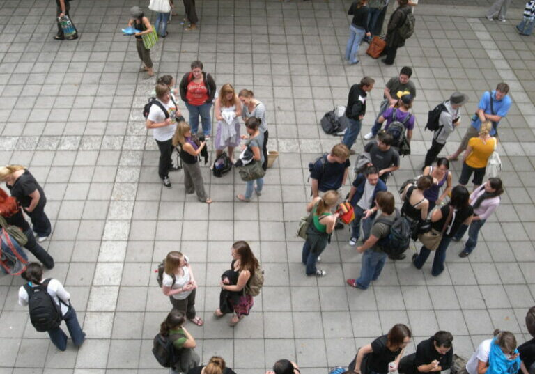 Ein Anti-Teuerungs-Paket für Studierende hat die Bundesregierung geschnürt: Einmalzahlung für Bezieher der Studienbeihilfe ab August, Anhebung der Studienbeihilfe ab September. Foto: Sebastian Bernhard, pixelio.de