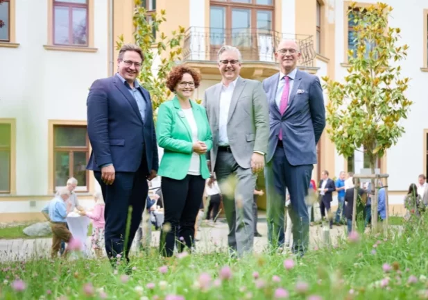 Oecolution-Geschäftsführer Christian Tesch mit Vorgängering Elisabeth Zehetner (2025 mit Patrick Dümmler und Fred Luks). Foto: PolAk